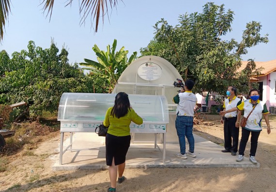 ภาพกิจกรรม  ภาพกิจกรรมการติดตามและประเมินผลการนำผลการวิจัยไปใช้ประโยชน์ การใช้พาราโบล่าโดมเพื่อการอบแห้งผลผลิตทางการเกษตร