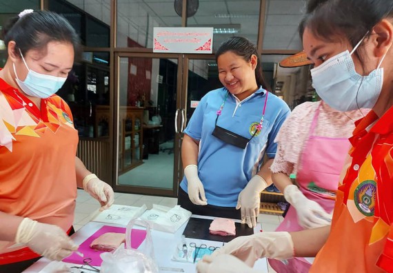 ภาพกิจกรรม โปรแกรมวิชาสาธารณสุขศาสตร์ จัดอบรมการเย็บแผล ตัดไหม