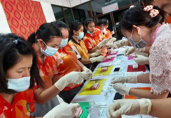 ภาพกิจกรรม โปรแกรมวิชาสาธารณสุขศาสตร์ จัดอบรมการเย็บแผล ตัดไหม