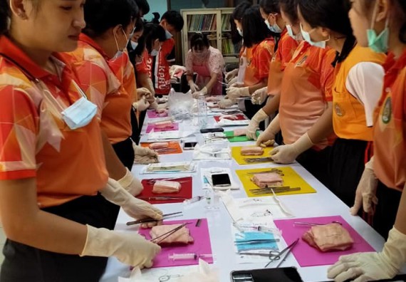 ภาพกิจกรรม โปรแกรมวิชาสาธารณสุขศาสตร์ จัดอบรมการเย็บแผล ตัดไหม