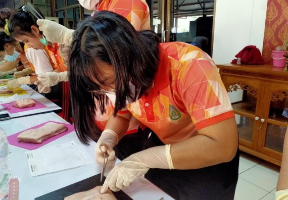 ภาพกิจกรรม โปรแกรมวิชาสาธารณสุขศาสตร์ จัดอบรมการเย็บแผล ตัดไหม