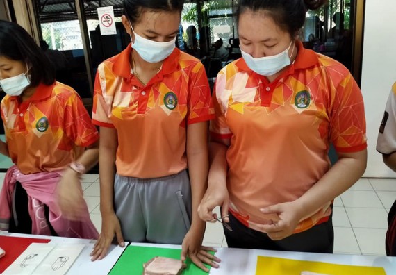ภาพกิจกรรม โปรแกรมวิชาสาธารณสุขศาสตร์ จัดอบรมการเย็บแผล ตัดไหม