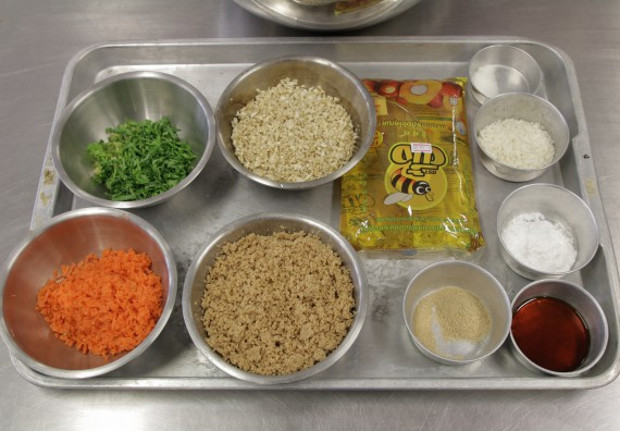 ภาพกิจกรรม โปรแกรมวิชาวิทยาศาสตร์และเทคโนโลยีการอาหาร จัดอบรมเชิงปฏิบัติการ เรื่อง การแปรรูปเห็ด