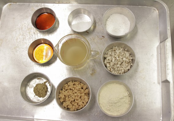 ภาพกิจกรรม โปรแกรมวิชาวิทยาศาสตร์และเทคโนโลยีการอาหาร จัดอบรมเชิงปฏิบัติการ เรื่อง การแปรรูปเห็ด