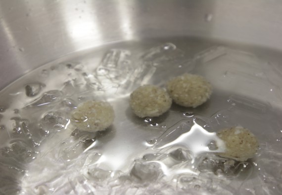 ภาพกิจกรรม โปรแกรมวิชาวิทยาศาสตร์และเทคโนโลยีการอาหาร จัดอบรมเชิงปฏิบัติการ เรื่อง การแปรรูปเห็ด