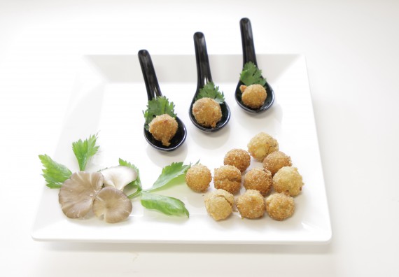 ภาพกิจกรรม โปรแกรมวิชาวิทยาศาสตร์และเทคโนโลยีการอาหาร จัดอบรมเชิงปฏิบัติการ เรื่อง การแปรรูปเห็ด