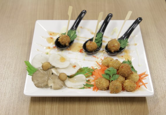 ภาพกิจกรรม โปรแกรมวิชาวิทยาศาสตร์และเทคโนโลยีการอาหาร จัดอบรมเชิงปฏิบัติการ เรื่อง การแปรรูปเห็ด