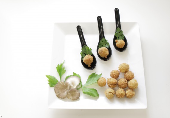 ภาพกิจกรรม โปรแกรมวิชาวิทยาศาสตร์และเทคโนโลยีการอาหาร จัดอบรมเชิงปฏิบัติการ เรื่อง การแปรรูปเห็ด