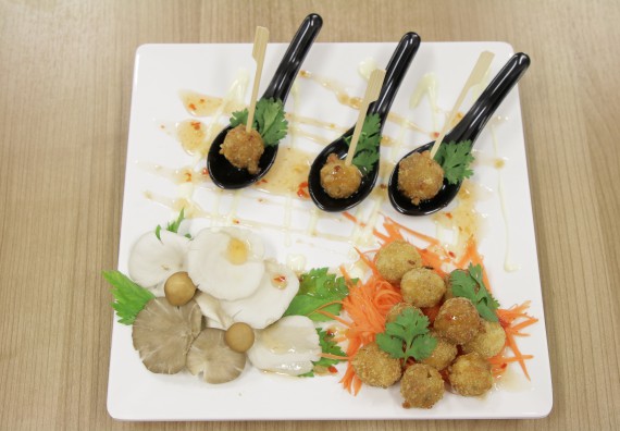 ภาพกิจกรรม โปรแกรมวิชาวิทยาศาสตร์และเทคโนโลยีการอาหาร จัดอบรมเชิงปฏิบัติการ เรื่อง การแปรรูปเห็ด