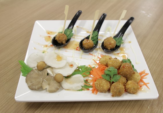 ภาพกิจกรรม โปรแกรมวิชาวิทยาศาสตร์และเทคโนโลยีการอาหาร จัดอบรมเชิงปฏิบัติการ เรื่อง การแปรรูปเห็ด