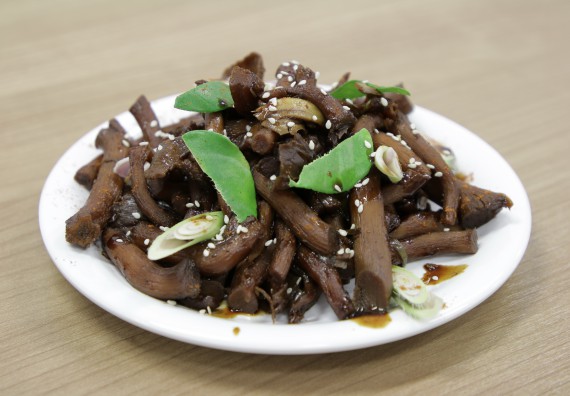 ภาพกิจกรรม โปรแกรมวิชาวิทยาศาสตร์และเทคโนโลยีการอาหาร จัดอบรมเชิงปฏิบัติการ เรื่อง การแปรรูปเห็ด