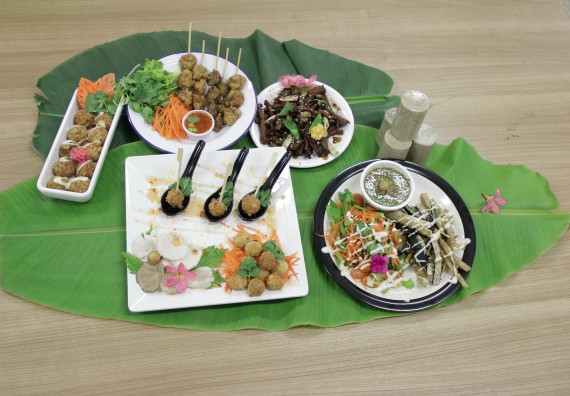 ภาพกิจกรรม โปรแกรมวิชาวิทยาศาสตร์และเทคโนโลยีการอาหาร จัดอบรมเชิงปฏิบัติการ เรื่อง การแปรรูปเห็ด