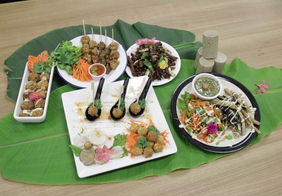 ภาพกิจกรรม โปรแกรมวิชาวิทยาศาสตร์และเทคโนโลยีการอาหาร จัดอบรมเชิงปฏิบัติการ เรื่อง การแปรรูปเห็ด