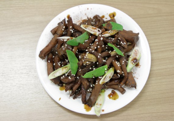 ภาพกิจกรรม โปรแกรมวิชาวิทยาศาสตร์และเทคโนโลยีการอาหาร จัดอบรมเชิงปฏิบัติการ เรื่อง การแปรรูปเห็ด