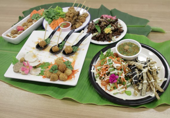 ภาพกิจกรรม โปรแกรมวิชาวิทยาศาสตร์และเทคโนโลยีการอาหาร จัดอบรมเชิงปฏิบัติการ เรื่อง การแปรรูปเห็ด