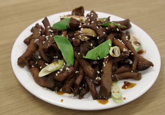 ภาพกิจกรรม โปรแกรมวิชาวิทยาศาสตร์และเทคโนโลยีการอาหาร จัดอบรมเชิงปฏิบัติการ เรื่อง การแปรรูปเห็ด