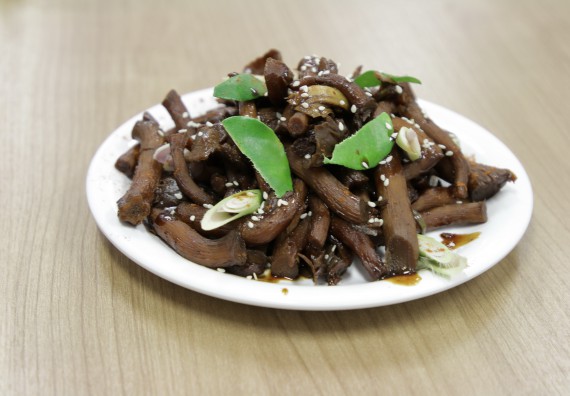 ภาพกิจกรรม โปรแกรมวิชาวิทยาศาสตร์และเทคโนโลยีการอาหาร จัดอบรมเชิงปฏิบัติการ เรื่อง การแปรรูปเห็ด