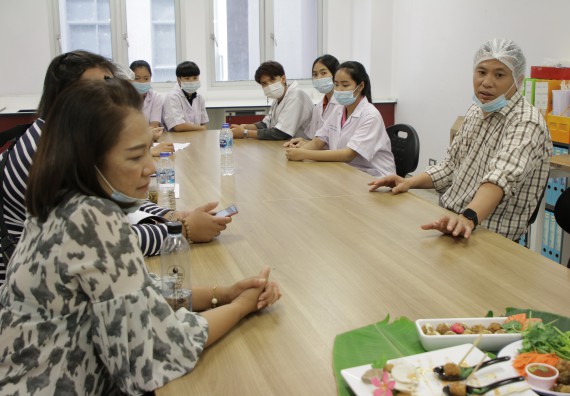 ภาพกิจกรรม โปรแกรมวิชาวิทยาศาสตร์และเทคโนโลยีการอาหาร จัดอบรมเชิงปฏิบัติการ เรื่อง การแปรรูปเห็ด