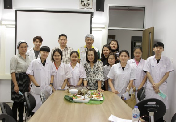 ภาพกิจกรรม โปรแกรมวิชาวิทยาศาสตร์และเทคโนโลยีการอาหาร จัดอบรมเชิงปฏิบัติการ เรื่อง การแปรรูปเห็ด