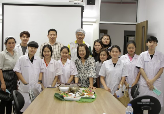 ภาพกิจกรรม โปรแกรมวิชาวิทยาศาสตร์และเทคโนโลยีการอาหาร จัดอบรมเชิงปฏิบัติการ เรื่อง การแปรรูปเห็ด