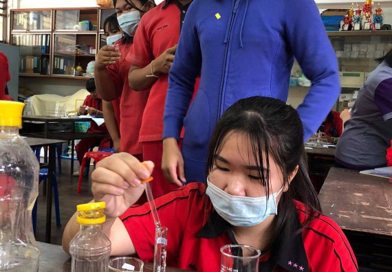 ภาพกิจกรรม โปรแกรมวิชาเคมี จัดอบรมเชิงปฏิบัติการเสริมทักษะพื้นฐานทางเคมี