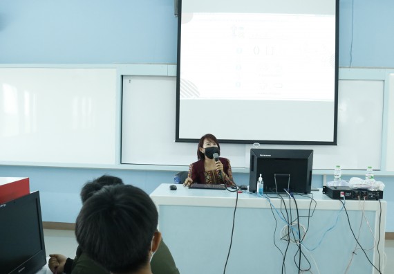 ภาพกิจกรรม โปรแกรมวิชาคณิตศาสตร์ จัดอบรมเชิงปฏิบัติการเพื่อเสริมสร้างความรู้ด้านคณิตศาสตร์