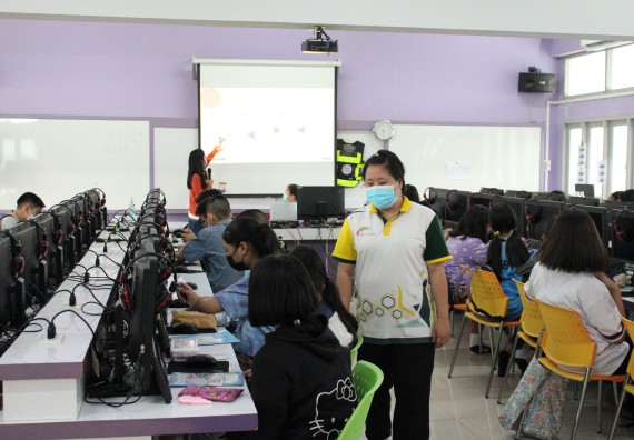 ภาพกิจกรรม โปรแกรมวิชาคณิตศาสตร์ จัดอบรมเชิงปฏิบัติการเพื่อเสริมสร้างความรู้ด้านคณิตศาสตร์