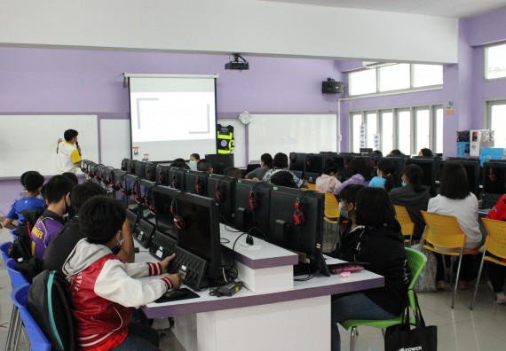 ภาพกิจกรรม โปรแกรมวิชาคณิตศาสตร์ จัดอบรมเชิงปฏิบัติการเพื่อเสริมสร้างความรู้ด้านคณิตศาสตร์