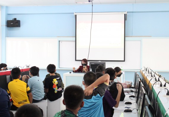 ภาพกิจกรรม โปรแกรมวิชาคณิตศาสตร์ จัดอบรมเชิงปฏิบัติการเพื่อเสริมสร้างความรู้ด้านคณิตศาสตร์