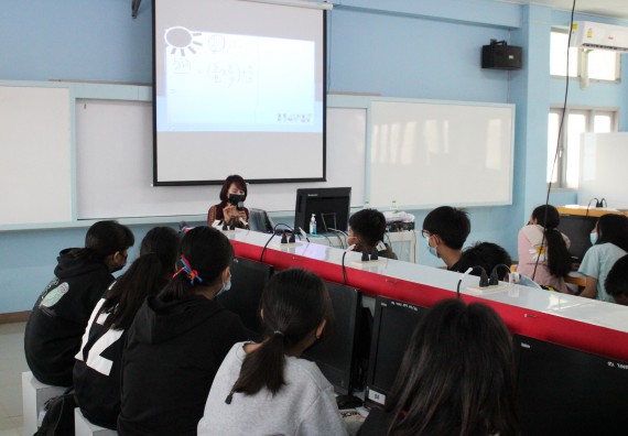 ภาพกิจกรรม โปรแกรมวิชาคณิตศาสตร์ จัดอบรมเชิงปฏิบัติการเพื่อเสริมสร้างความรู้ด้านคณิตศาสตร์