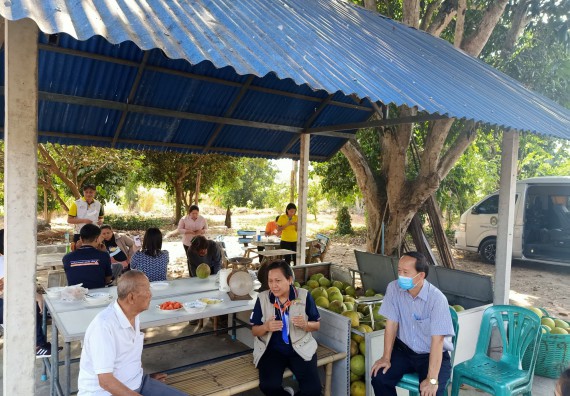 ภาพกิจกรรม คณะวิทยาศาสตร์และเทคโนโลยี จัดการสร้างเครือข่ายและการใช้ประโยชน์จากงานวิจัยของชุมชน การติดตามและประเมินผลจากการนําผลการวิจัยไปใช้ประโยชน์ เรื่อง การผลิตและจําหน่ายน้ำยาบ้วนปากจากน้ำมันมิ้นท์