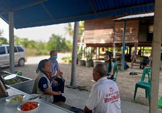 ภาพกิจกรรม คณะวิทยาศาสตร์และเทคโนโลยี จัดการสร้างเครือข่ายและการใช้ประโยชน์จากงานวิจัยของชุมชน การติดตามและประเมินผลจากการนําผลการวิจัยไปใช้ประโยชน์ เรื่อง การผลิตและจําหน่ายน้ำยาบ้วนปากจากน้ำมันมิ้นท์