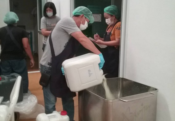 ภาพกิจกรรม ศูนย์วิทยาศาสตร์และวิทยาศาสตร์ประยุกต์ จัดกิจกรรมบริการวิชาการอบรมเชิงปฏิบัติการเรื่องวิธีการเพิ่มมูลจากของเหลือทิ้งแก่โรงงานวุ้นเส้นคลองขลุง