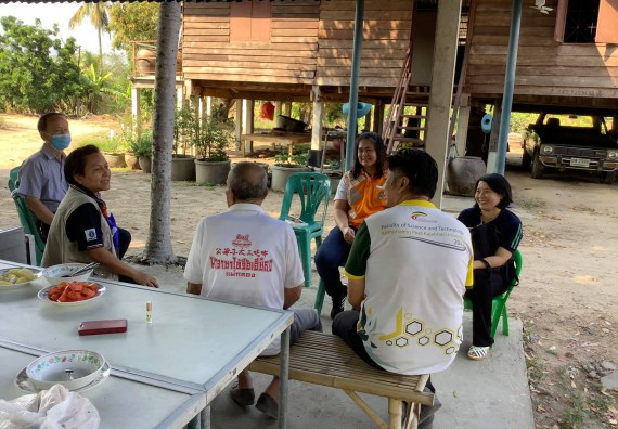 ภาพกิจกรรม คณะวิทยาศาสตร์และเทคโนโลยี จัดการสร้างเครือข่ายและการใช้ประโยชน์จากงานวิจัยของชุมชน การติดตามและประเมินผลจากการนําผลการวิจัยไปใช้ประโยชน์ เรื่อง การผลิตและจําหน่ายน้ำยาบ้วนปากจากน้ำมันมิ้นท์