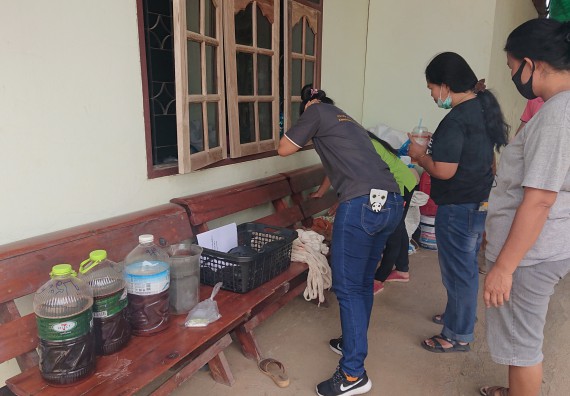 ภาพกิจกรรม โปรแกรมวิชาฟิสิกส์ จัดอบรมเชิงปฏิบัติการการย้อมเส้นด้ายจากเส้นใยกล้วยไข่ผสมฝ้ายด้วยสีย้อมธรรมชาติ