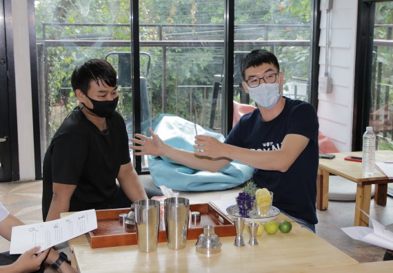 ภาพกิจกรรม โปรแกรมวิชาวิทยาศาสตร์และเทคโนโลยีการอาหาร จัดอบรมเชิงปฏิบัติการ เรื่อง การทําเครื่องดื่ม mocktail กับมืออาชีพ