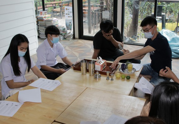 ภาพกิจกรรม โปรแกรมวิชาวิทยาศาสตร์และเทคโนโลยีการอาหาร จัดอบรมเชิงปฏิบัติการ เรื่อง การทําเครื่องดื่ม mocktail กับมืออาชีพ