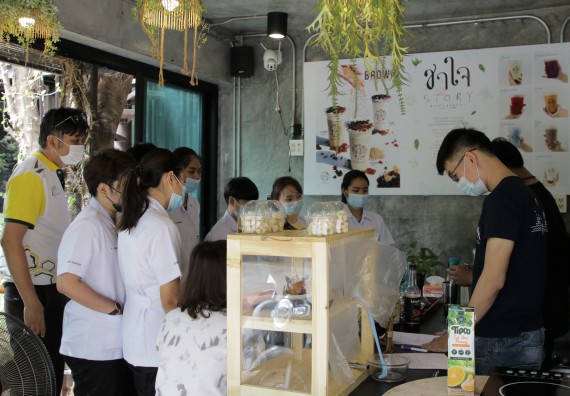ภาพกิจกรรม โปรแกรมวิชาวิทยาศาสตร์และเทคโนโลยีการอาหาร จัดอบรมเชิงปฏิบัติการ เรื่อง การทําเครื่องดื่ม mocktail กับมืออาชีพ