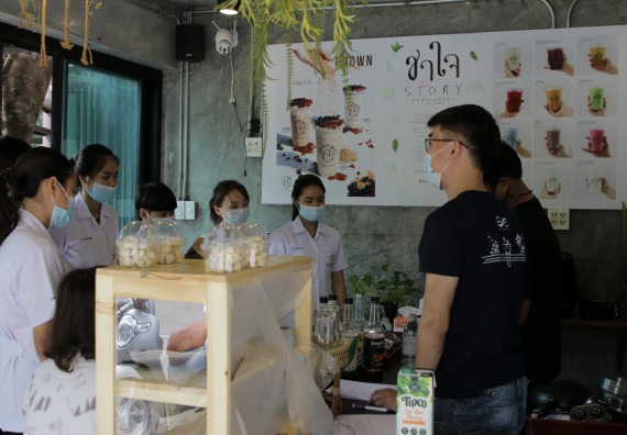 ภาพกิจกรรม โปรแกรมวิชาวิทยาศาสตร์และเทคโนโลยีการอาหาร จัดอบรมเชิงปฏิบัติการ เรื่อง การทําเครื่องดื่ม mocktail กับมืออาชีพ