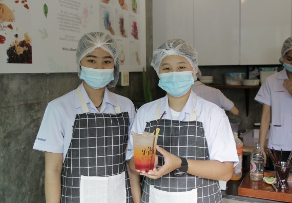 ภาพกิจกรรม โปรแกรมวิชาวิทยาศาสตร์และเทคโนโลยีการอาหาร จัดอบรมเชิงปฏิบัติการ เรื่อง การทําเครื่องดื่ม mocktail กับมืออาชีพ