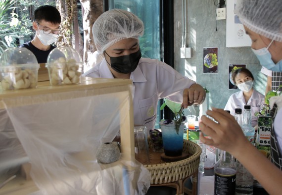 ภาพกิจกรรม โปรแกรมวิชาวิทยาศาสตร์และเทคโนโลยีการอาหาร จัดอบรมเชิงปฏิบัติการ เรื่อง การทําเครื่องดื่ม mocktail กับมืออาชีพ