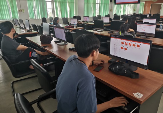 ภาพกิจกรรม โปรแกรมวิชาวิทยาการคอมพิวเตอร์ จัดกิจกรรมเตรียมความพร้อมในการเรียนรู้ในระดับอุดมศึกษาสำหรับนักศึกษาหลักสูตรเทคโนโลยีสารสนเทศ