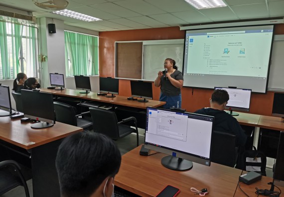 ภาพกิจกรรม โปรแกรมวิชาวิทยาการคอมพิวเตอร์ จัดกิจกรรมเตรียมความพร้อมในการเรียนรู้ในระดับอุดมศึกษาสำหรับนักศึกษาหลักสูตรเทคโนโลยีสารสนเทศ