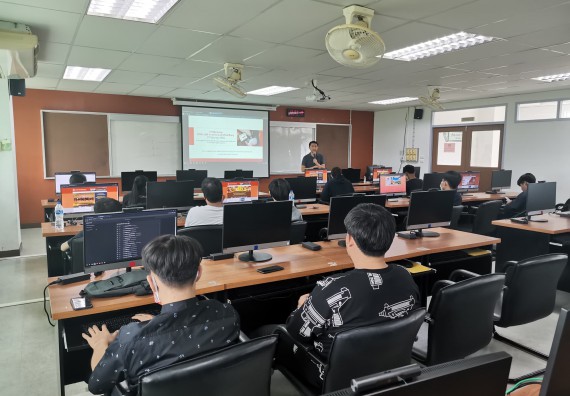 ภาพกิจกรรม โปรแกรมวิชาวิทยาการคอมพิวเตอร์ จัดกิจกรรมเตรียมความพร้อมในการเรียนรู้ในระดับอุดมศึกษาสำหรับนักศึกษาหลักสูตรเทคโนโลยีสารสนเทศ