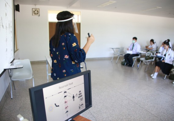 ภาพกิจกรรม ศูนย์วิทยาศาสตร์และวิทยาศาสตร์ประยุกต์ จัดอบรมเชิงปฏิบัติการ เรื่อง ความปลอดภัยทางชีวภาพและการรักษาความปลอดภัยทางชีวภาพของห้องปฏิบัติการในวิกฤตโควิด 19