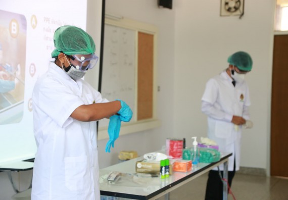 ภาพกิจกรรม ศูนย์วิทยาศาสตร์และวิทยาศาสตร์ประยุกต์ จัดอบรมเชิงปฏิบัติการ เรื่อง ความปลอดภัยทางชีวภาพและการรักษาความปลอดภัยทางชีวภาพของห้องปฏิบัติการในวิกฤตโควิด 19