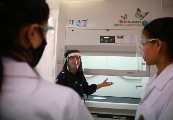 ภาพกิจกรรม ศูนย์วิทยาศาสตร์และวิทยาศาสตร์ประยุกต์ จัดอบรมเชิงปฏิบัติการ เรื่อง ความปลอดภัยทางชีวภาพและการรักษาความปลอดภัยทางชีวภาพของห้องปฏิบัติการในวิกฤตโควิด 19