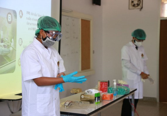 ภาพกิจกรรม ศูนย์วิทยาศาสตร์และวิทยาศาสตร์ประยุกต์ จัดอบรมเชิงปฏิบัติการ เรื่อง ความปลอดภัยทางชีวภาพและการรักษาความปลอดภัยทางชีวภาพของห้องปฏิบัติการในวิกฤตโควิด 19