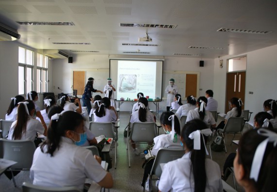 ภาพกิจกรรม ศูนย์วิทยาศาสตร์และวิทยาศาสตร์ประยุกต์ จัดอบรมเชิงปฏิบัติการ เรื่อง ความปลอดภัยทางชีวภาพและการรักษาความปลอดภัยทางชีวภาพของห้องปฏิบัติการในวิกฤตโควิด 19