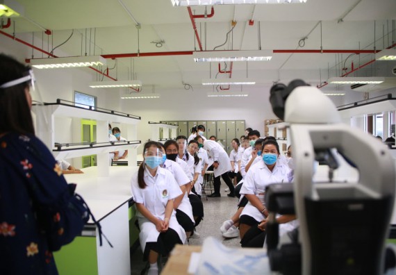 ภาพกิจกรรม ศูนย์วิทยาศาสตร์และวิทยาศาสตร์ประยุกต์ จัดอบรมเชิงปฏิบัติการ เรื่อง ความปลอดภัยทางชีวภาพและการรักษาความปลอดภัยทางชีวภาพของห้องปฏิบัติการในวิกฤตโควิด 19